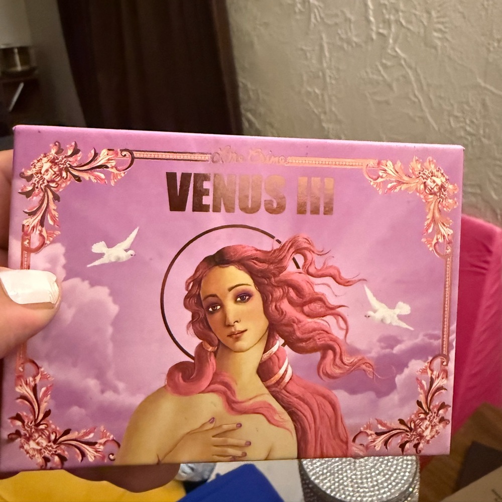 VENUS III Eyeshadow Palette - Pink and Purple Hues